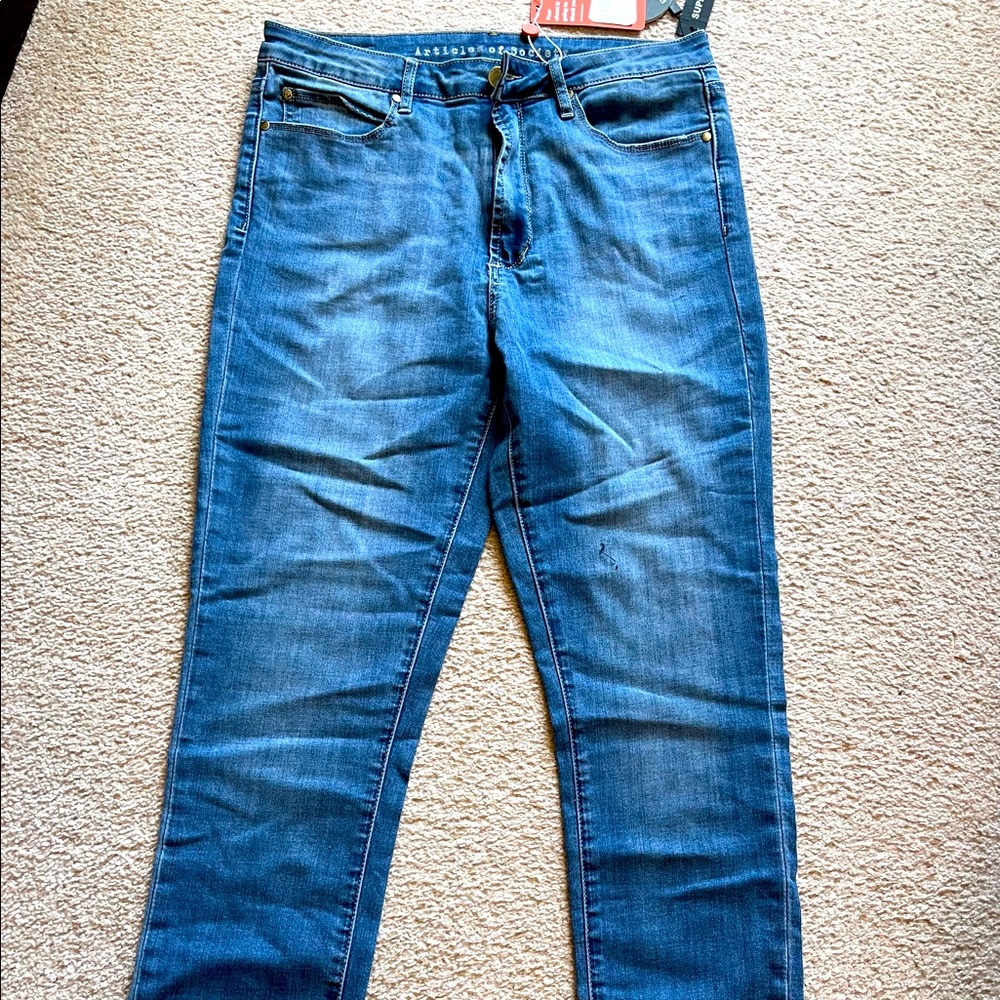 NWT Women’s Light Skinny Jeans Articles of Society Size 30